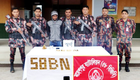 ৪০টি স্বর্ণের বারসহ ১ চোরাকারবারি আটক